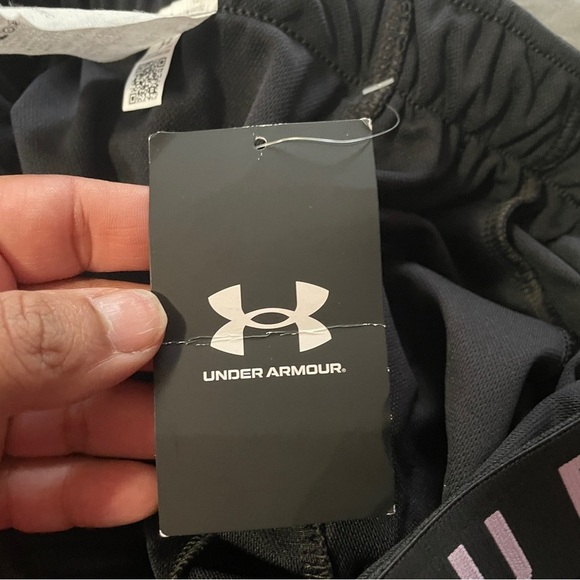 Under Armour ladies shorts - Picture 5 of 7